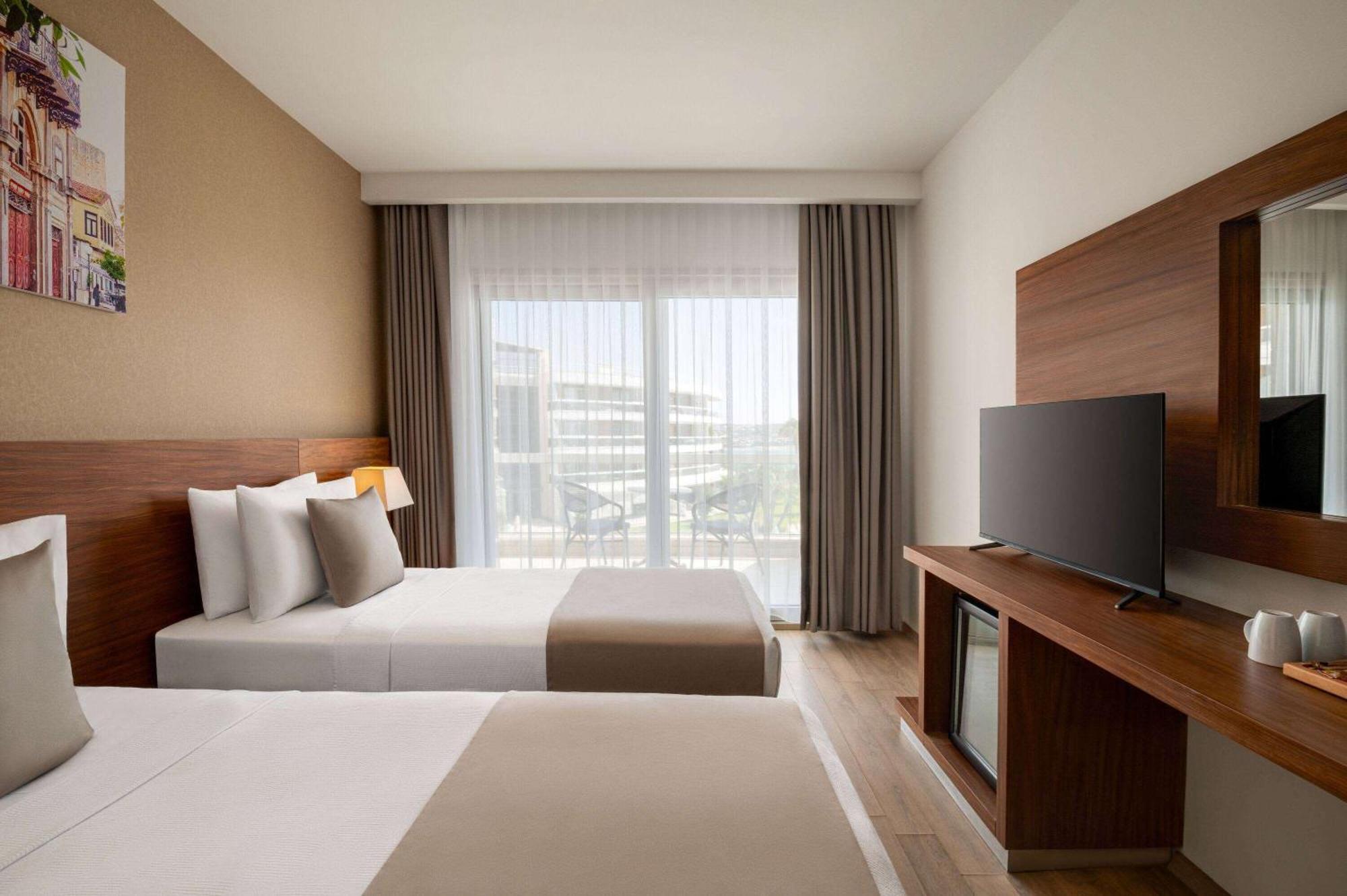 La Quinta By Wyndham Cesme Hotell İzmir Eksteriør bilde